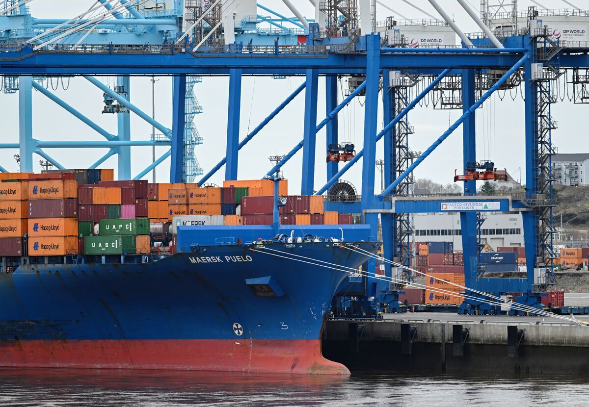 Canadas finance minister stated that the government has maintained 25% retaliatory tariffs on a significant amount of US goods, in response to a report from a research firm. The minister disputed the findings of the report, which claimed that the tariffs had been lifted
