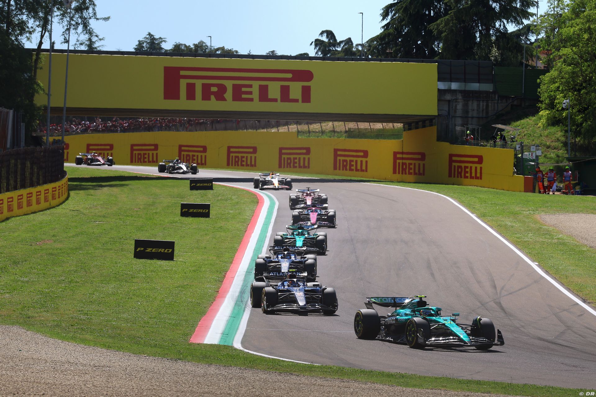 Une autre indication suggère quImola a peut-être accueilli sa dernière course de Formule 1 pour le moment. Le PDG de la F1, Stefano Domenicali, originaire dImola, a récemment admis quavec le contexte actuel, il est possible que la ville ne soit pas en mesure dorganiser un autre événement de ce type dans un avenir proche