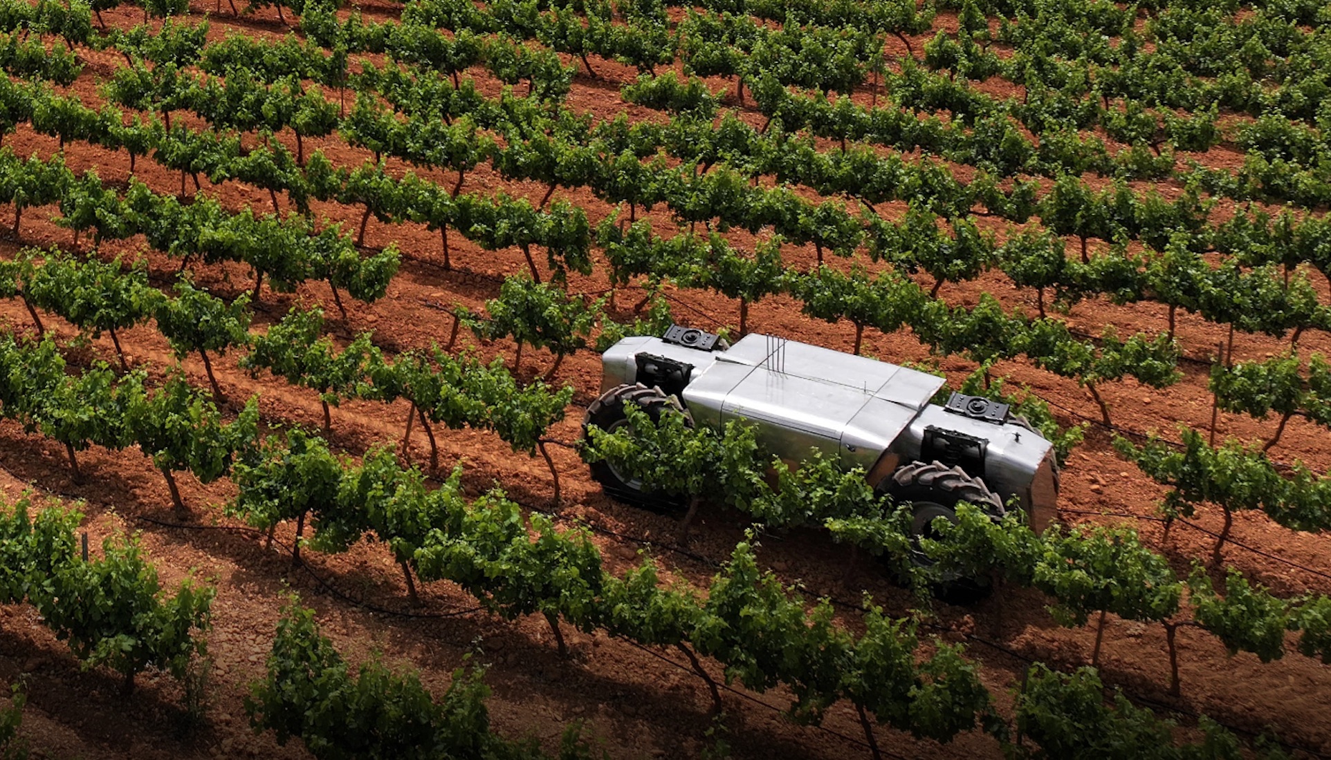 The 3.5-ton, fully electric tractor is equipped with onboard cameras and sensors, making it ideal for sowing fields and detecting potential hazards such as mines. This versatile tractor has the ability to serve both agricultural and military purposes, making it a valuable asset for various industries