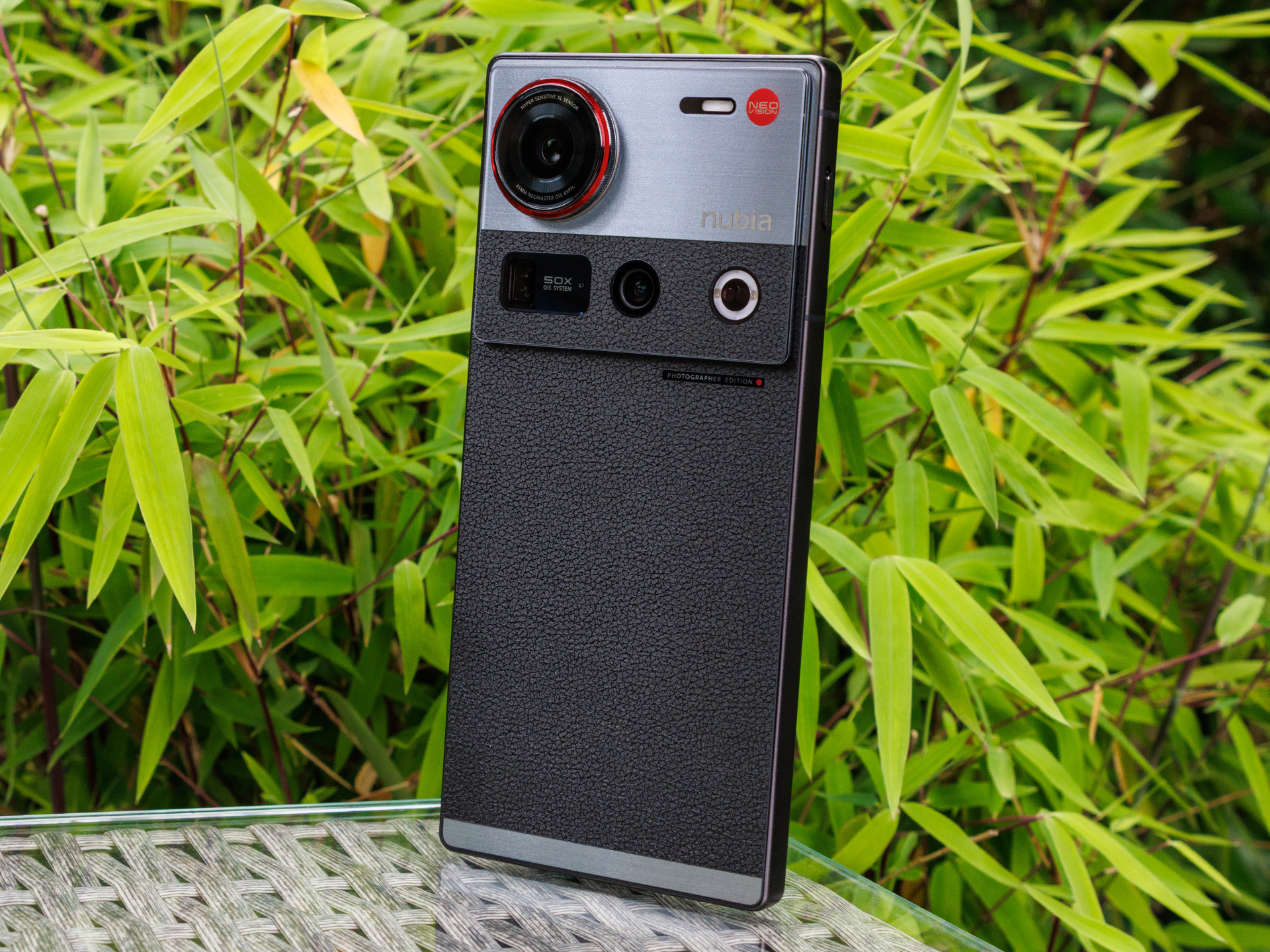 The Nubia Z70S Ultra features a timeless design for its cameras, blending retro charm with modern technology. Its craftsmanship is top-notch, though the artificial leather on the back may appear simple