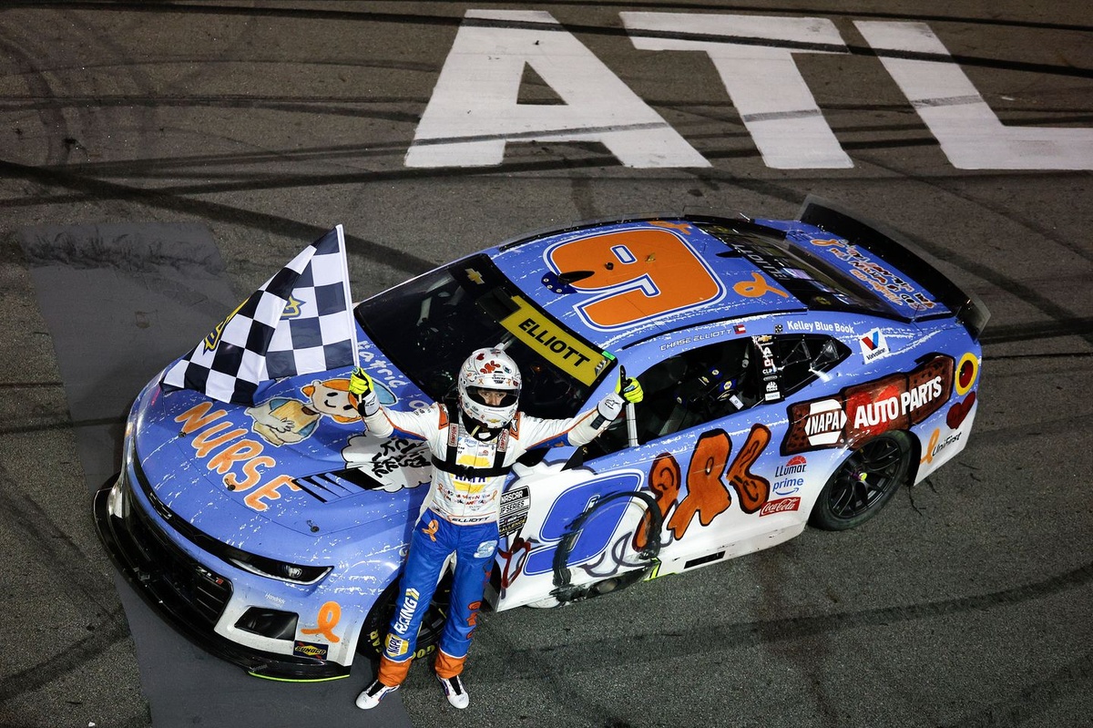Chase Elliott ends a long winless streak with a thrilling victory at the EchoPark Speedway in Atlanta, Georgia. The NASCAR Cup race was full of excitement and Elliott emerged as the winner after a dramatic last-lap pass. It was a great moment for the young driver and his fans at his home track