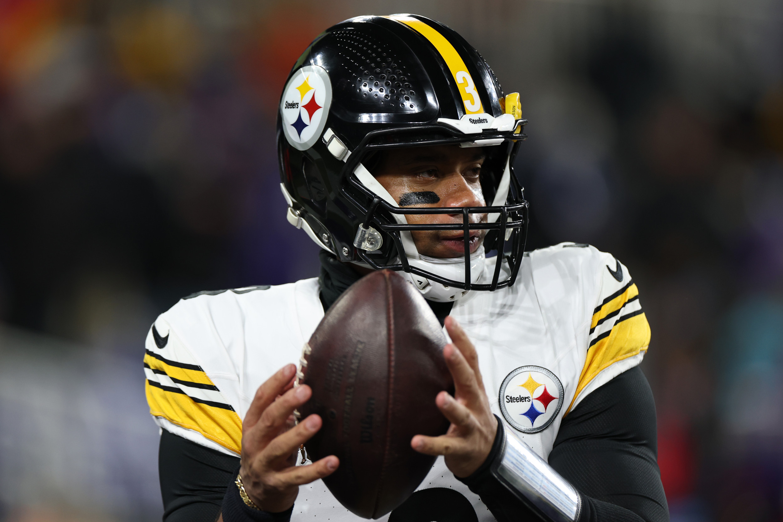 Retired Denver Broncos tight end Chris Manhertz praised Russell Wilsons leadership as the two prepare to play together on the New York Giants in the upcoming 2025 NFL season